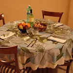 Della Pace, Classy & Charming - Renovated Apartament Rzym