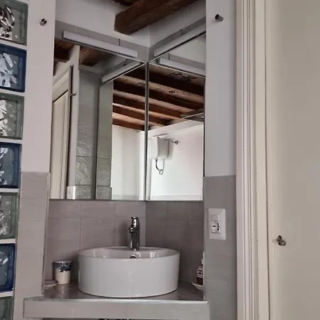 Della Pace, Classy & Charming - Renovated Lejlighed Rom