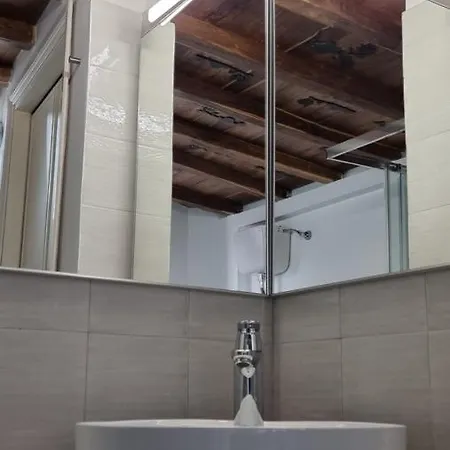 Della Pace, Classy & Charming - Renovated Lejlighed *